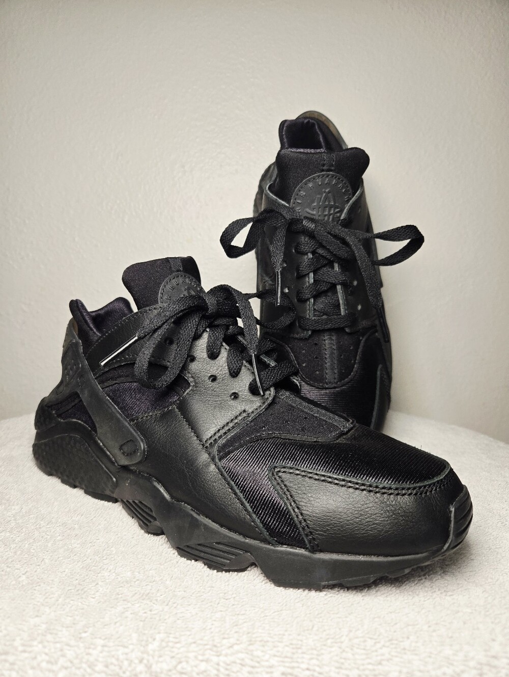 Nike Air Huarache Triple Black DH4439-001 Women's Size 9 Running Shoes Sneaker